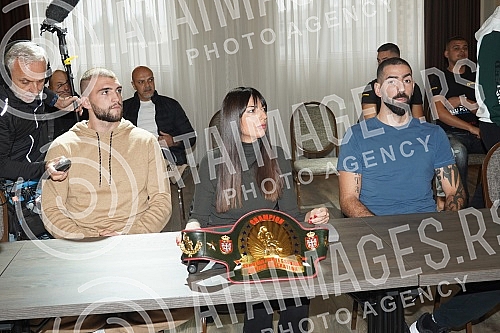 The measurement of fighters in front of the Memorial of prof. Dr. Miroslav Popovic.Merenje boraca pred Memorijal prof. dr Miroslav Popovic.