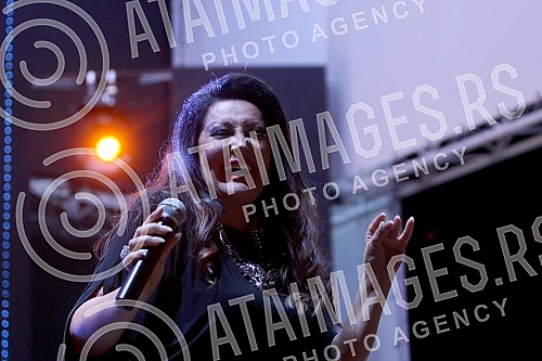 Performance of Dragana Mirkovic held in night club White. Nastup Dragane Mirkovic u nocnom klubu White.