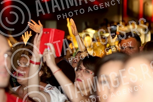 Performance of Dragana Mirkovic held in night club White. Nastup Dragane Mirkovic u nocnom klubu White.