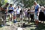 The 9th Days of Danilo Bata Stojkovic, Actors planted trees in honor of Ljubisa Samardzic and Nebojsa Glogovac.Deveti dani Danila Bate Stojkovica, Glumci sadili drvece u cast Ljubise Samardzica i Nebojse Glogovca.