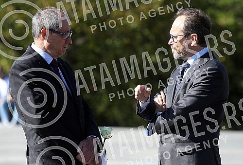 The Jajinci Memorial Park marked the Day of Remembrance for the suffering of Serbs, Roma and Jews at that site in the Second World War, and the state commemorative ceremony was led by Prime Minister Ana Brnabic.U Spomen-parku Jajinci obelezen je Da