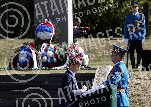 The Jajinci Memorial Park marked the Day of Remembrance for the suffering of Serbs, Roma and Jews at that site in the Second World War, and the state commemorative ceremony was led by Prime Minister Ana Brnabic.U Spomen-parku Jajinci obelezen je Da
