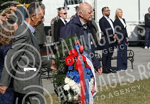 The Jajinci Memorial Park marked the Day of Remembrance for the suffering of Serbs, Roma and Jews at that site in the Second World War, and the state commemorative ceremony was led by Prime Minister Ana Brnabic.U Spomen-parku Jajinci obelezen je Da