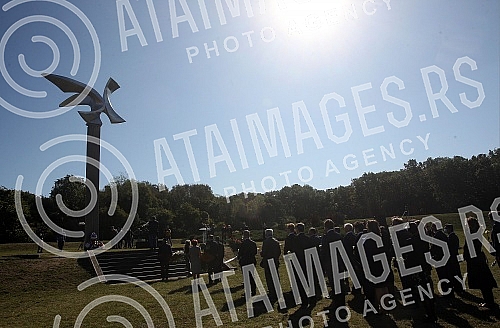The Jajinci Memorial Park marked the Day of Remembrance for the suffering of Serbs, Roma and Jews at that site in the Second World War, and the state commemorative ceremony was led by Prime Minister Ana Brnabic.U Spomen-parku Jajinci obelezen je Da