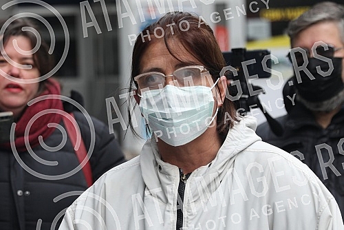 Suzana Lazarevic, a mechanical engineer from Kolubara and a member of the referendum committee in Vracar, who has been on hunger strike for five days, held a press conference in front of the RTS building. Masinski inzenjer iz Kolubare i clan refere