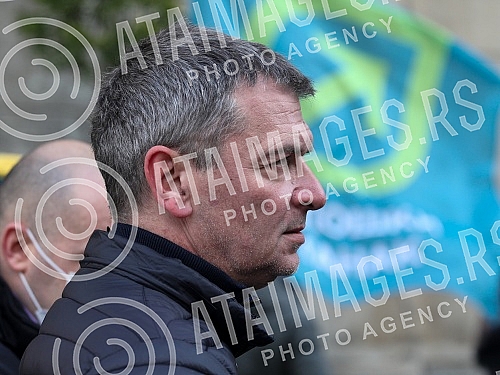 Environmental activists took over from the office of the Government of Serbia all the documentation related to the exploitation of lithium and the projects of the mining company Rio Tinto. Ekoloski aktivisti preuzeli su sa pisarnice Vlade Srbije sv