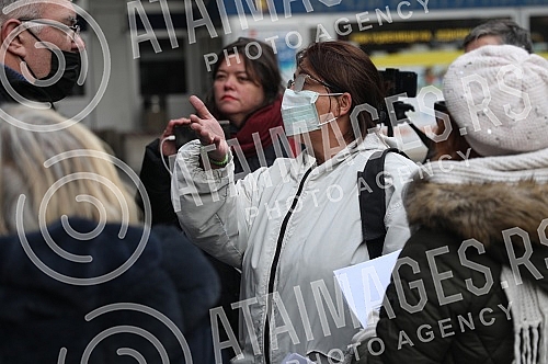 Suzana Lazarevic, a mechanical engineer from Kolubara and a member of the referendum committee in Vracar, who has been on hunger strike for five days, held a press conference in front of the RTS building. Masinski inzenjer iz Kolubare i clan refere