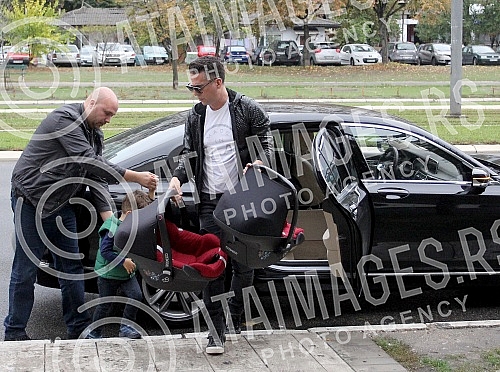 Jovana Joksimovic's exit from the maternity ward after the birth of the twin Ana and Srna.Izlazak Jovane Joksimovic iz porodilista posle porodjaja blizanakinja Ane i Srna