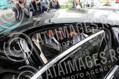 Jovana Joksimovic's exit from the maternity ward after the birth of the twin Ana and Srna.Izlazak Jovane Joksimovic iz porodilista posle porodjaja blizanakinja Ane i Srna