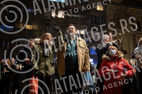  In memory of the favorite Dorcolc, a special with photos and texts about Dzej Ramadanovski and a part of the concert from the Sava Center held in 1995 was broadcast on the wall of the building next to the Caesar bar, on the corner of Dusanova and Je