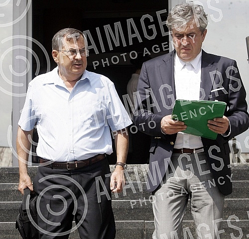 Stanko Subotic - Cane i Mihalj Kertes ispred Specijalnog suda u Beogradu, posle oslobadjajucih presuda