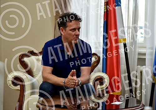 The Mayor of Nis, Dragana Sotirovski, received Dzenan Loncarevic at the City Hall on the occasion of the concert scheduled for July 8 at the Nis Summer Stage (Niska Fortress).Gradonacelnica Nisa Dragana Sotirovski primila je u Gradskoj kuci Dzenana
