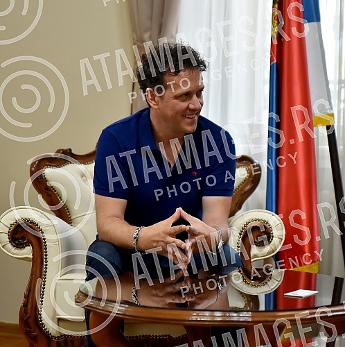 The Mayor of Nis, Dragana Sotirovski, received Dzenan Loncarevic at the City Hall on the occasion of the concert scheduled for July 8 at the Nis Summer Stage (Niska Fortress).Gradonacelnica Nisa Dragana Sotirovski primila je u Gradskoj kuci Dzenana
