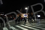 Several right-wing organizations organized a rally in front of the Serbian Parliament building in support of the brothers from Kosovo and Metohija.Nekoliko desnicarskih organizacija organizovalo je ispred zgrade Skupstine Srbije skup u znak podrske
