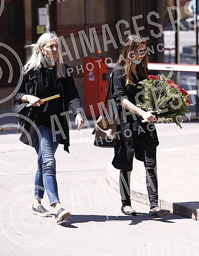 Veselin Vesa Simonovic, director and editor-in-chief of the Nova.rs portal, will be buried in the Alley of Merited Citizens at the New Cemetery in Belgrade, the family received condolences at 1:30 p.m., and the funeral service began at 2 p.m.Veseli