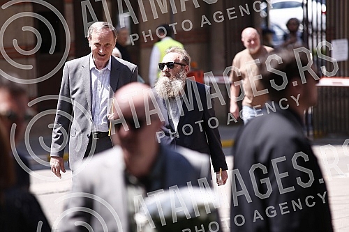 Veselin Vesa Simonovic, director and editor-in-chief of the Nova.rs portal, will be buried in the Alley of Merited Citizens at the New Cemetery in Belgrade, the family received condolences at 1:30 p.m., and the funeral service began at 2 p.m.Veseli