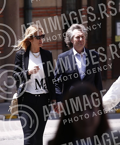 Veselin Vesa Simonovic, director and editor-in-chief of the Nova.rs portal, will be buried in the Alley of Merited Citizens at the New Cemetery in Belgrade, the family received condolences at 1:30 p.m., and the funeral service began at 2 p.m.Veseli