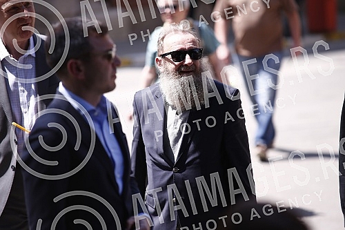 Veselin Vesa Simonovic, director and editor-in-chief of the Nova.rs portal, will be buried in the Alley of Merited Citizens at the New Cemetery in Belgrade, the family received condolences at 1:30 p.m., and the funeral service began at 2 p.m.Veseli