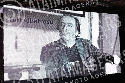 The commemoration on the occasion of the death of Veselin Vesa Simonovic, director and editor-in-chief of the Nova.rs portal, was held in Dorcol Square.Komemoracija povodom smrti Veselina Vese Simonovica, direktora i glavnog urednika portala Nova.r