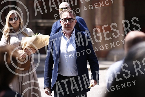 Veselin Vesa Simonovic, director and editor-in-chief of the Nova.rs portal, will be buried in the Alley of Merited Citizens at the New Cemetery in Belgrade, the family received condolences at 1:30 p.m., and the funeral service began at 2 p.m.Veseli