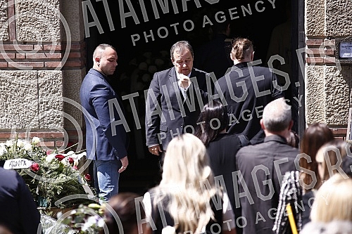 Veselin Vesa Simonovic, director and editor-in-chief of the Nova.rs portal, will be buried in the Alley of Merited Citizens at the New Cemetery in Belgrade, the family received condolences at 1:30 p.m., and the funeral service began at 2 p.m.Veseli