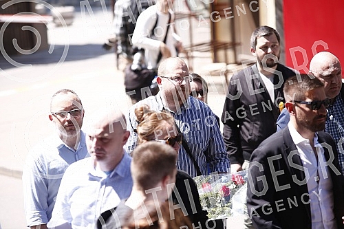 Veselin Vesa Simonovic, director and editor-in-chief of the Nova.rs portal, will be buried in the Alley of Merited Citizens at the New Cemetery in Belgrade, the family received condolences at 1:30 p.m., and the funeral service began at 2 p.m.Veseli