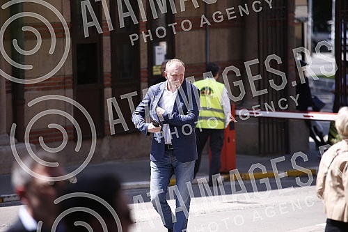 Veselin Vesa Simonovic, director and editor-in-chief of the Nova.rs portal, will be buried in the Alley of Merited Citizens at the New Cemetery in Belgrade, the family received condolences at 1:30 p.m., and the funeral service began at 2 p.m.Veseli