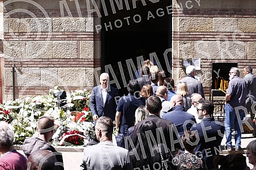 Veselin Vesa Simonovic, director and editor-in-chief of the Nova.rs portal, will be buried in the Alley of Merited Citizens at the New Cemetery in Belgrade, the family received condolences at 1:30 p.m., and the funeral service began at 2 p.m.Veseli