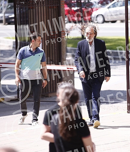 Veselin Vesa Simonovic, director and editor-in-chief of the Nova.rs portal, will be buried in the Alley of Merited Citizens at the New Cemetery in Belgrade, the family received condolences at 1:30 p.m., and the funeral service began at 2 p.m.Veseli