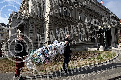 In front of the Belgrade city assembly, activists of the One in five million movement, the Let's defend Kosutnjak initiative, the New party and the Green party organized the action 