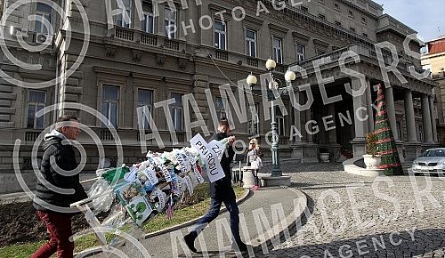 In front of the Belgrade city assembly, activists of the One in five million movement, the Let's defend Kosutnjak initiative, the New party and the Green party organized the action 
