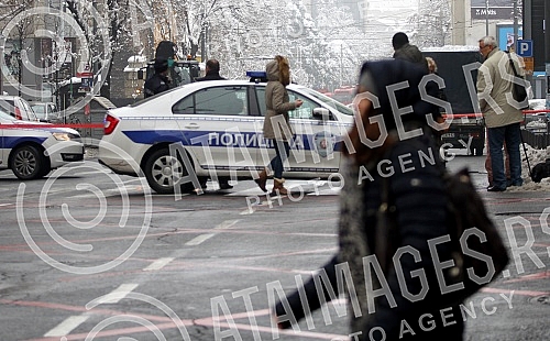 The crane in the center of Belgrade has curtailed and threatens to fall.Kran u centru Beograda se nakrivio i preti da padne.