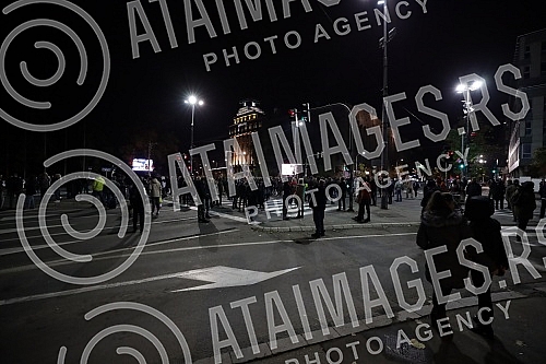 Protest against the introduction of kovid passes in front of the National Assembly of Serbia.Protest protiv uvodjenja kovid propusnica ispred Narodne skupstine Srbije.