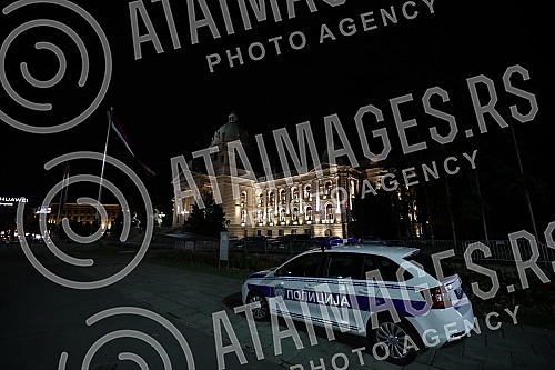 Protest against the introduction of kovid passes in front of the National Assembly of Serbia.Protest protiv uvodjenja kovid propusnica ispred Narodne skupstine Srbije.