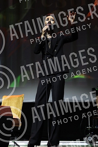 The Guitar Art Festival was officially closed with the first solo concert of one of the best guitarists in this area, Miroslava Tadic, in the mts hall.Prvim solo koncertom jednog od najboljih gitarista ovih prostora Miroslava Tadic u mts dvorani sv