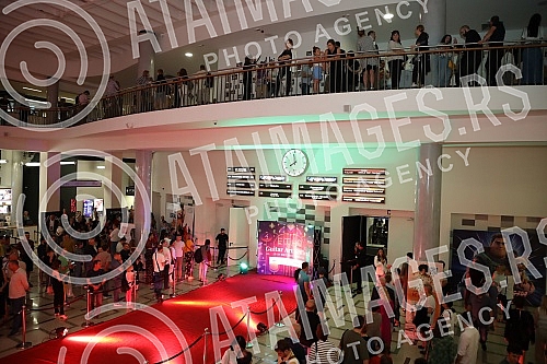 The Guitar Art Festival was officially closed with the first solo concert of one of the best guitarists in this area, Miroslava Tadic, in the mts hall.Prvim solo koncertom jednog od najboljih gitarista ovih prostora Miroslava Tadic u mts dvorani sv