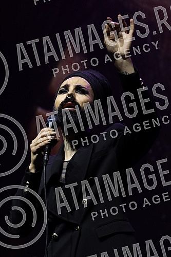 The Guitar Art Festival was officially closed with the first solo concert of one of the best guitarists in this area, Miroslava Tadic, in the mts hall.Prvim solo koncertom jednog od najboljih gitarista ovih prostora Miroslava Tadic u mts dvorani sv