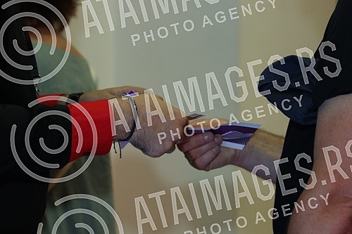 The Guitar Art Festival was officially closed with the first solo concert of one of the best guitarists in this area, Miroslava Tadic, in the mts hall.Prvim solo koncertom jednog od najboljih gitarista ovih prostora Miroslava Tadic u mts dvorani sv