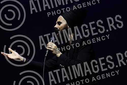 The Guitar Art Festival was officially closed with the first solo concert of one of the best guitarists in this area, Miroslava Tadic, in the mts hall.Prvim solo koncertom jednog od najboljih gitarista ovih prostora Miroslava Tadic u mts dvorani sv