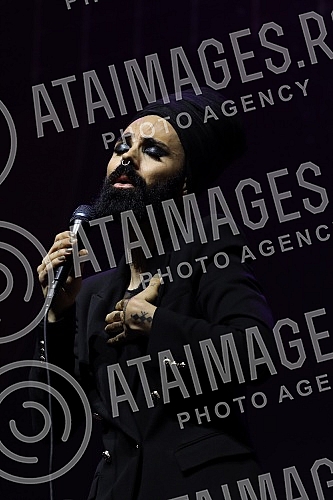 The Guitar Art Festival was officially closed with the first solo concert of one of the best guitarists in this area, Miroslava Tadic, in the mts hall.Prvim solo koncertom jednog od najboljih gitarista ovih prostora Miroslava Tadic u mts dvorani sv