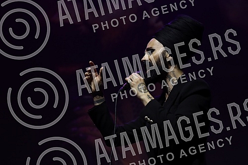 The Guitar Art Festival was officially closed with the first solo concert of one of the best guitarists in this area, Miroslava Tadic, in the mts hall.Prvim solo koncertom jednog od najboljih gitarista ovih prostora Miroslava Tadic u mts dvorani sv