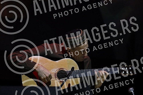 The Guitar Art Festival was officially closed with the first solo concert of one of the best guitarists in this area, Miroslava Tadic, in the mts hall.Prvim solo koncertom jednog od najboljih gitarista ovih prostora Miroslava Tadic u mts dvorani sv