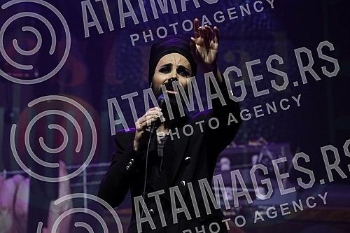 The Guitar Art Festival was officially closed with the first solo concert of one of the best guitarists in this area, Miroslava Tadic, in the mts hall.Prvim solo koncertom jednog od najboljih gitarista ovih prostora Miroslava Tadic u mts dvorani sv