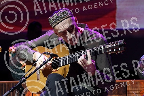 The Guitar Art Festival was officially closed with the first solo concert of one of the best guitarists in this area, Miroslava Tadic, in the mts hall.Prvim solo koncertom jednog od najboljih gitarista ovih prostora Miroslava Tadic u mts dvorani sv