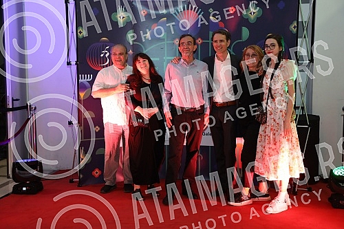 The Guitar Art Festival was officially closed with the first solo concert of one of the best guitarists in this area, Miroslava Tadic, in the mts hall.Prvim solo koncertom jednog od najboljih gitarista ovih prostora Miroslava Tadic u mts dvorani sv