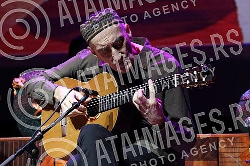 The Guitar Art Festival was officially closed with the first solo concert of one of the best guitarists in this area, Miroslava Tadic, in the mts hall.Prvim solo koncertom jednog od najboljih gitarista ovih prostora Miroslava Tadic u mts dvorani sv