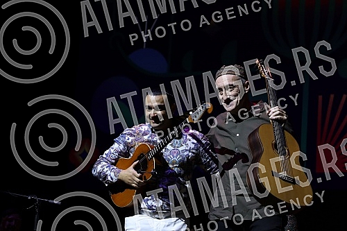 The Guitar Art Festival was officially closed with the first solo concert of one of the best guitarists in this area, Miroslava Tadic, in the mts hall.Prvim solo koncertom jednog od najboljih gitarista ovih prostora Miroslava Tadic u mts dvorani sv