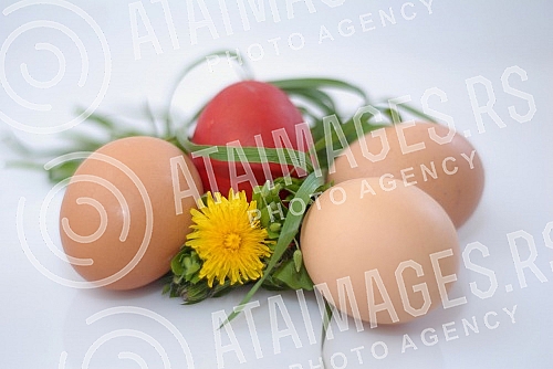 Tradicionalno bojenje i ukrasavanje Vaskrsnjih jaja, na veliki petak, u znak secanja kada je Isus Hrist razapet.