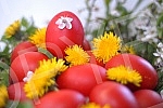 Tradicionalno bojenje i ukrasavanje Vaskrsnjih jaja, na veliki petak, u znak secanja kada je Isus Hrist razapet.