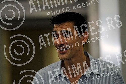 Konferencija za medije i promocija akcije Ispravi se i vezbaj odrzana u Kombank areni. Pokazivanje vezbi u teretani Kombank arene